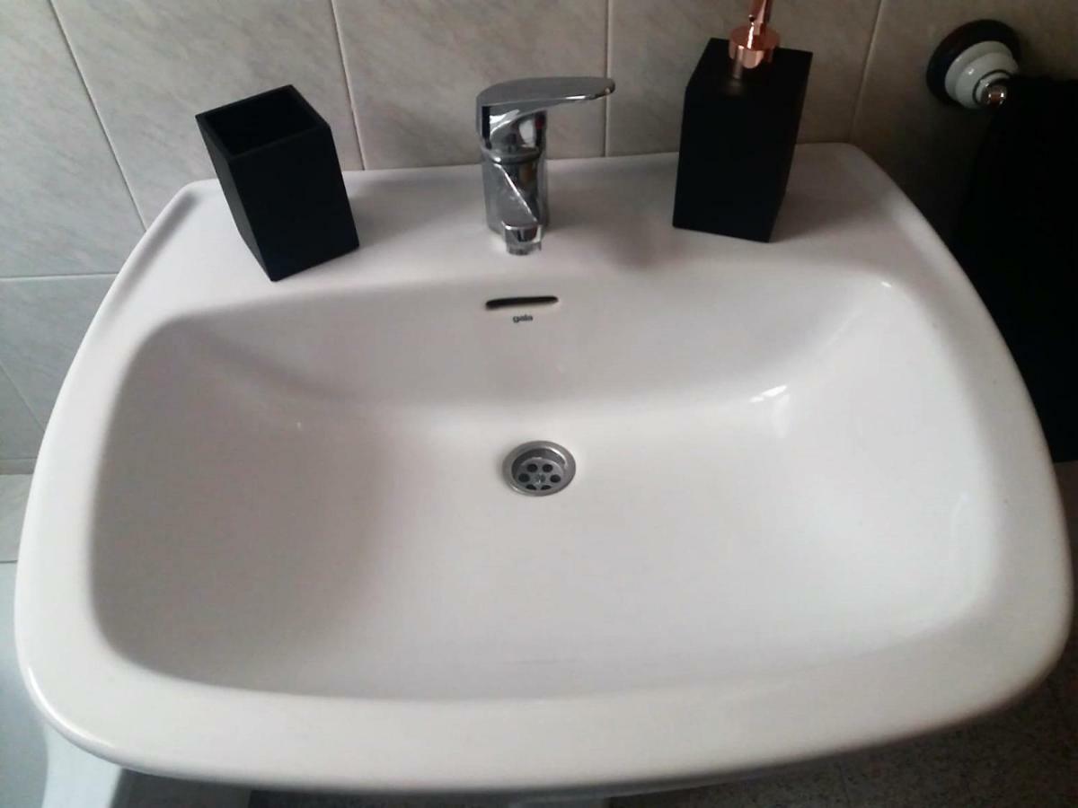Apartment Amazing Sunny Flat With Balcony Pool Two Mins From The