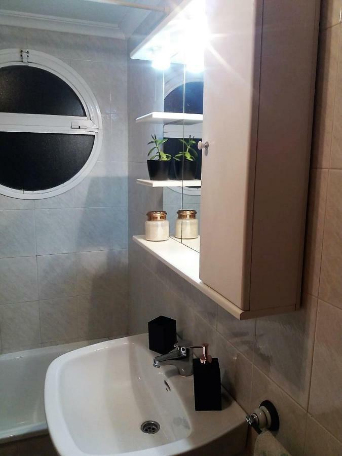 Apartment Amazing Sunny Flat With Balcony Pool Two Mins From The